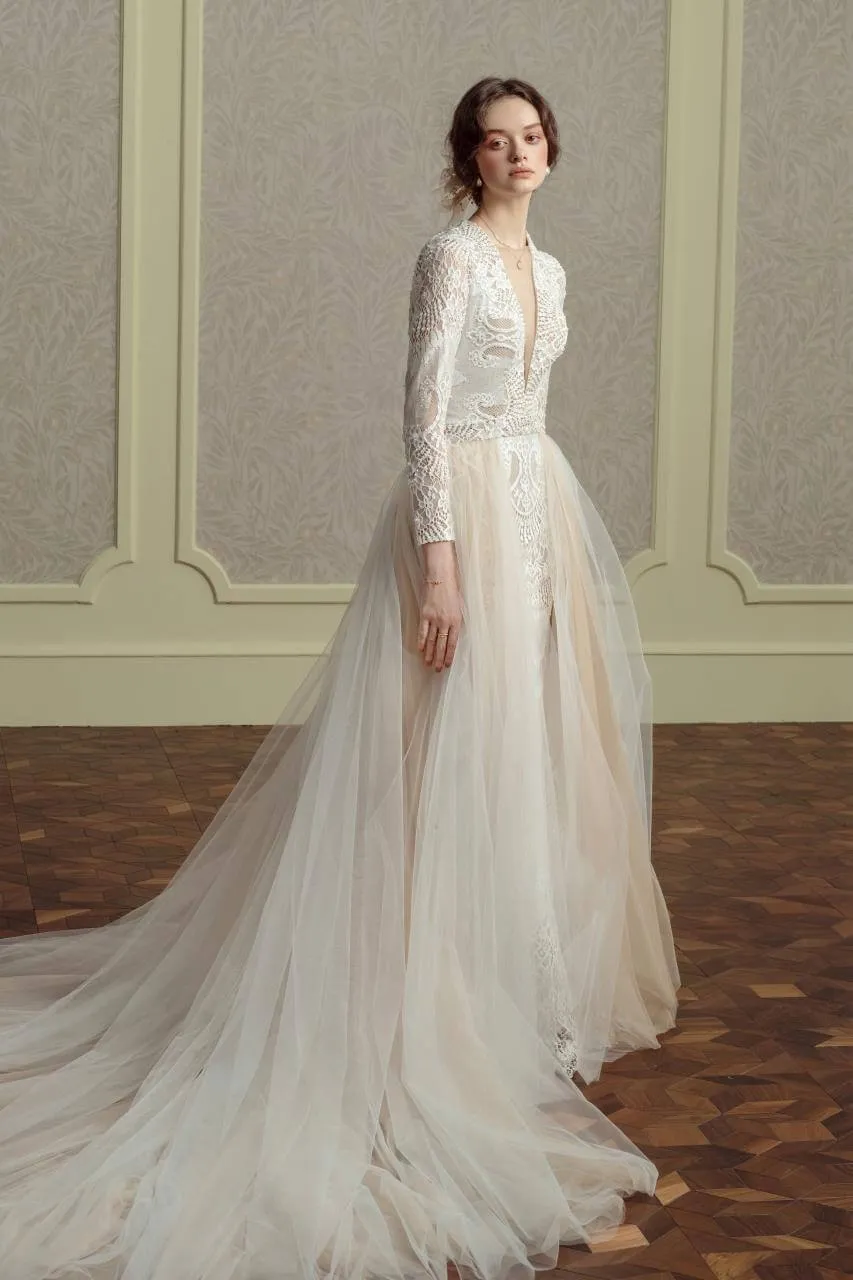 2 In 1 Vintage Lace A-Line Long Sleeve Wedding Gown V Neck Backless with Train