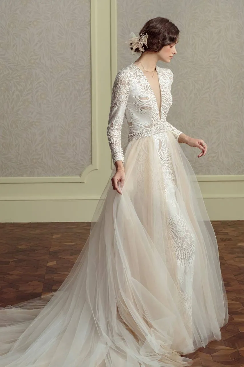 2 In 1 Vintage Lace A-Line Long Sleeve Wedding Gown V Neck Backless with Train