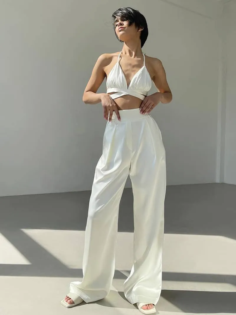 Fashionable White Suit Camisole Suit