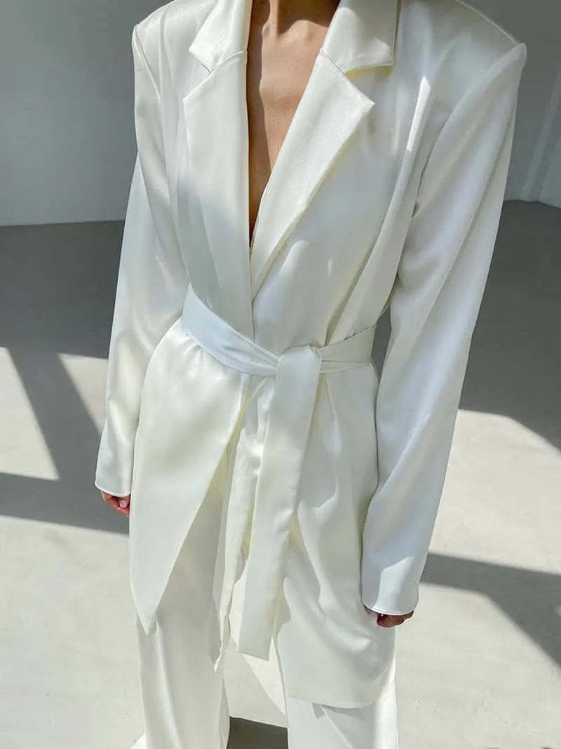 Fashionable White Suit Camisole Suit