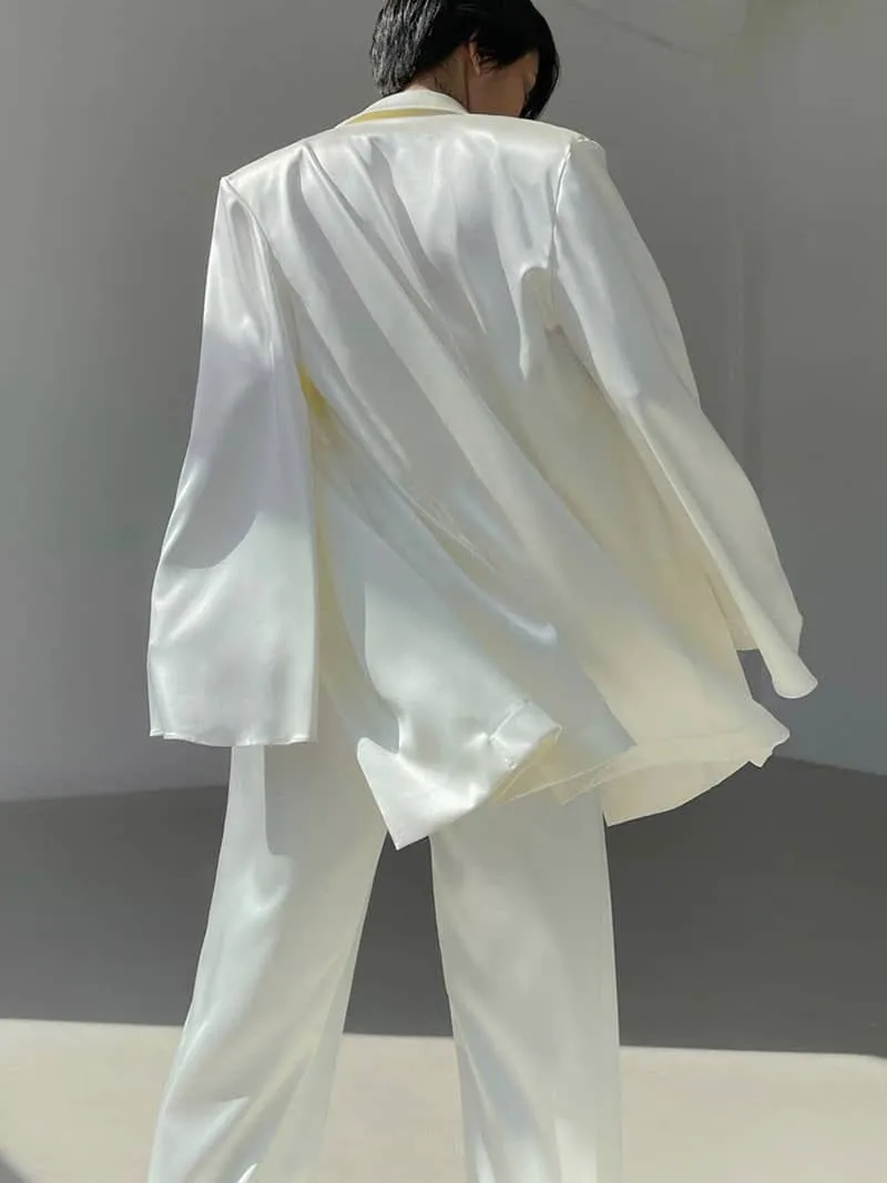 Fashionable White Suit Camisole Suit
